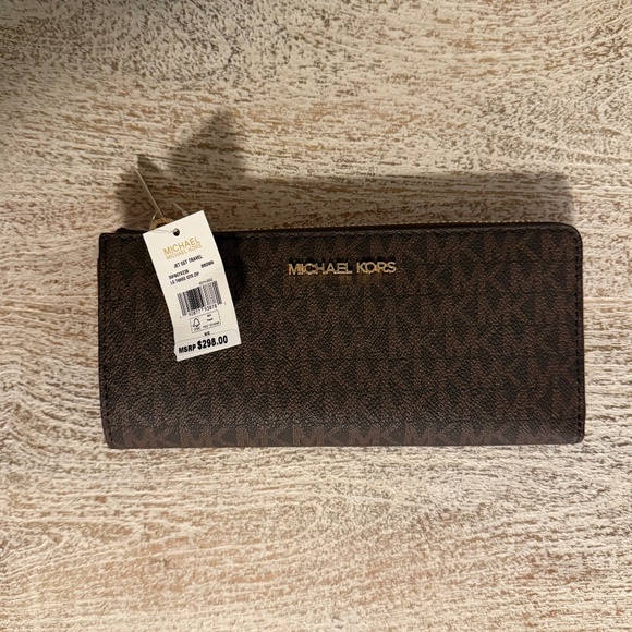 Michael Kors Jet Set Travel Large Signature Print Brown Quarter-Zip Wallet - Picture 4 of 8